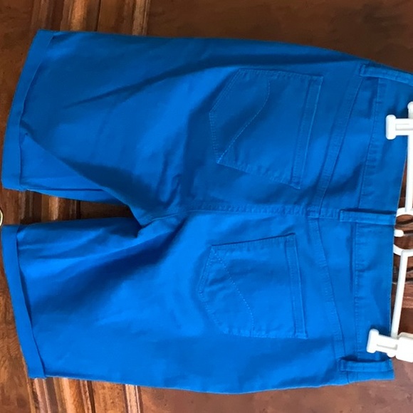 Like new NYDJ size 4 Bermuda short with cuffed legs. - Picture 4 of 4